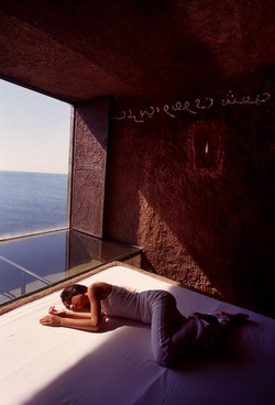 ATELIER SUL MARE fotografie di Giulio Azzarello &copy;2021.