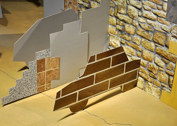 ANNE CLEMENCE de GROLEE e una sua installazione. Fotografie di Giulio Azzarello &copy;2014.