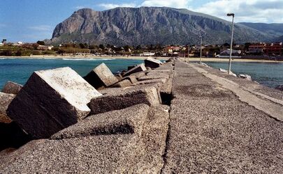 TERRASINI fotografie di Giulio Azzarello ©2021. TERRASINI fotografie di Giulio Azzarello ©2021.