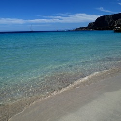 MONDELLO. Fotografie di Giulio Azzarello ©2024.