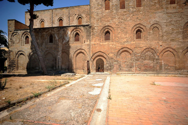 CHIESA E CHIOSTRO DELLA MAGIONE a Palermo panoramiche e particolari. Fotografie di Giulio Azzarello ©2014. CHIESA E CHIOSTRO DELLA MAGIONE a Palermo panoramiche e particolari. Fotografie di Giulio Azzarello ©2014.