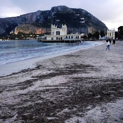 MONDELLO fotografie di Giulio Azzarello &copy;2019.