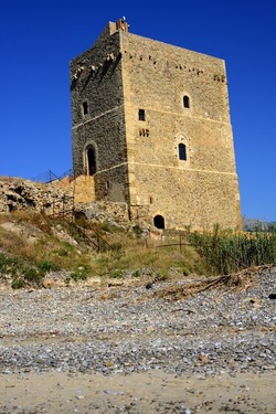 CASTELLO di Campofelice di Roccella. Fotografie di Giulio Azzarello &copy;2020.