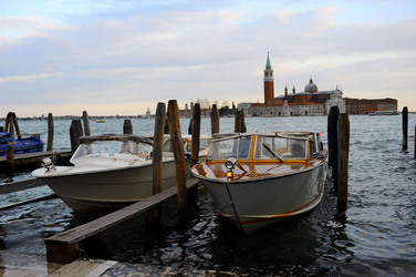 LUNGOMARE di VENEZIA. Fotografie di Giulio Azzarello &copy;2016.