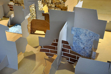 ANNE CLEMENCE de GROLEE e una sua installazione. Fotografie di Giulio Azzarello &copy;2014.