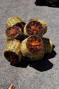 CESTO tipico tradizionale siciliano impagliato. Fotografie di Giulio Azzarello &copy;2014.