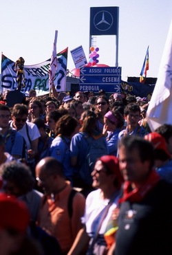 MARCIA DELLA PACE PERUGIA ASSISI fotografie di Giulio Azzarello &copy;2000 2022.