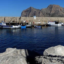 ISOLA. Fotografie di Giulio Azzarello &copy;2024.