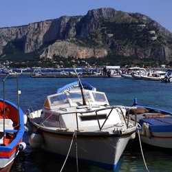 MONDELLO. Fotografie di Giulio Azzarello &copy;2022.