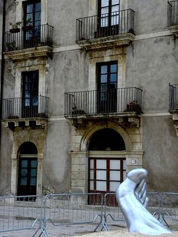 SIRACUSA arte a Ortiggia. Fotografie di Giulio Azzarello &copy;2014.