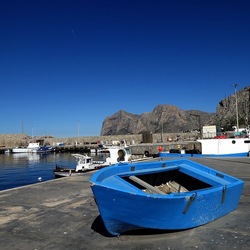 ISOLA. Fotografie di Giulio Azzarello &copy;2024.