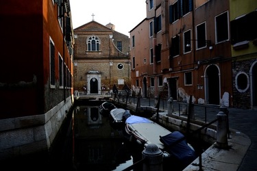 VENEZIA fotografie di Giulio Azzarello ©2020. VENEZIA fotografie di Giulio Azzarello ©2020.