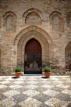CHIESA E CHIOSTRO DELLA MAGIONE a Palermo panoramiche e particolari. Fotografie di Giulio Azzarello ©2014. CHIESA E CHIOSTRO DELLA MAGIONE a Palermo panoramiche e particolari. Fotografie di Giulio Azzarello ©2014.
