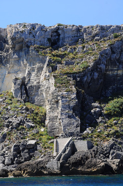 ISOLA DI FAVIGNANA in Sicilia. Visioni panoramiche o particolari. Fotografie di Giulio Azzarello ©2014. ISOLA DI FAVIGNANA in Sicilia. Visioni panoramiche o particolari. Fotografie di Giulio Azzarello ©2014.