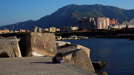 BARCHE. Fotografie di Giulio Azzarello ©2022. BARCHE. Fotografie di Giulio Azzarello ©2022.