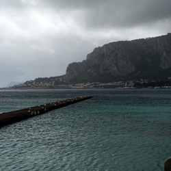 MONDELLO. Fotografie di Giulio Azzarello ©2024. MONDELLO. Fotografie di Giulio Azzarello ©2024.