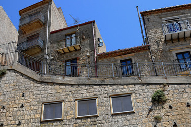 GANCI comune e antico borgo medievale delle Madonie in Sicilia. Fotografie di Giulio Azzarello &copy;2014.