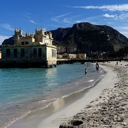 MONDELLO. Fotografie di Giulio Azzarello ©2024.
