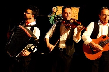 SERENATA fotografie di Giulio Azzarello ©2020. SERENATA fotografie di Giulio Azzarello ©2020.