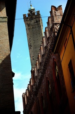 BOLOGNA centro storico. Fotografie di Giulio Azzarello &copy;2018.