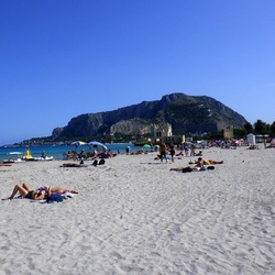 MONDELLO. Fotografie di Giulio Azzarello ©2022.