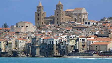 CEFALU e il suo Duomo in Sicilia. Fotografie di Giulio Azzarello &copy;2014.
