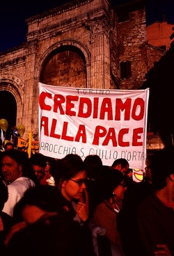 MARCIA DELLA PACE PERUGIA ASSISI fotografie di Giulio Azzarello &copy;2000 2022.