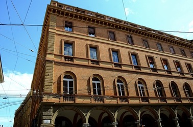 BOLOGNA centro storico. Fotografie di Giulio Azzarello &copy;2018.
