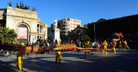 CAPODANNO CINESE panoramiche e particolari. Fotografie di Giulio Azzarello &copy;2014.