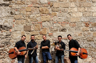 GIACOMO CUTICCHIO e il suo ensemble musicale. Fotografie di Giulio Azzarello &copy;2014.