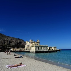 MONDELLO. Fotografie di Giulio Azzarello ©2024.