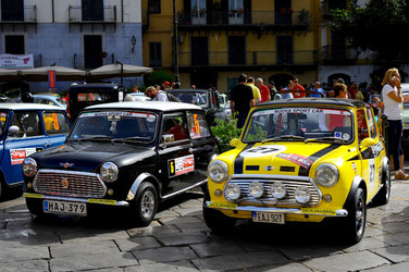RADUNO di auto classiche MiniCooper. Fotografie di Giulio Azzarello &copy;2016.
