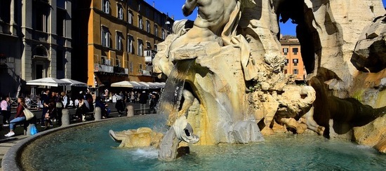 PIAZZA NAVONA Roma. Fotografie di Giulio Azzarello ©2020. PIAZZA NAVONA Roma. Fotografie di Giulio Azzarello ©2020.