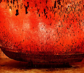 BIENNALE di VENEZIA padiglione giapponese. Foto di Giulio Azzarello &copy;2015 2016. Opera di Chiharu Shiota The KEY in the HAND .