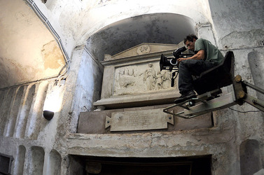 Le CATACOMBE di Palermo documentario film. Fotografie di scena e set di Giulio Azzarello &copy;2014.