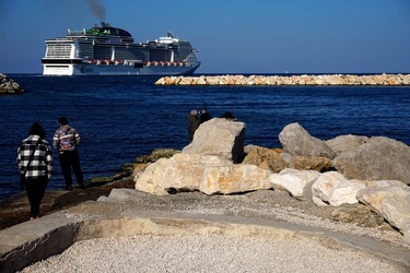 BARCHE. Fotografie di Giulio Azzarello ©2022. BARCHE. Fotografie di Giulio Azzarello ©2022.