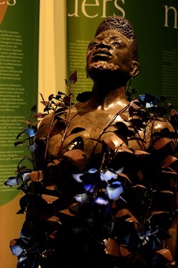 VENEZIA installazione nigeriana inizio Arsenale. Biennale Arch. Cont.. Fotografie di Giulio Azzarello &copy;2022.