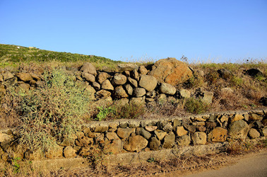 ISOLA DI USTICA pietre. Fotografie di Giulio Azzarello &copy;2016.