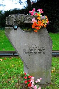 BIENNALE di VENEZIA 2017 la citt&agrave; particolari. Fotografie di Giulio Azzarello &copy;2018.