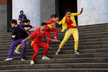 DANZE URBANE contemporanee per le vie di Palermo. Fotografie di Giulio Azzarello &copy;2014.