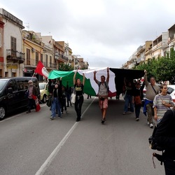 AFROCHE. Fotografie di Giulio Azzarello ©2024. AFROCHE. Fotografie di Giulio Azzarello ©2024.