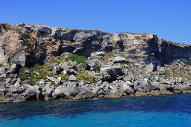 ISOLA DI FAVIGNANA in Sicilia. Visioni panoramiche o particolari. Fotografie di Giulio Azzarello ©2014. ISOLA DI FAVIGNANA in Sicilia. Visioni panoramiche o particolari. Fotografie di Giulio Azzarello ©2014.