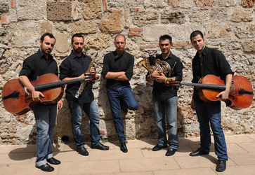 GIACOMO CUTICCHIO e il suo ensemble musicale. Fotografie di Giulio Azzarello &copy;2014.