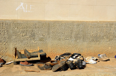 SCARPE di persone povere. Fotografie di Giulio Azzarello &copy;2016.