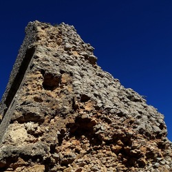 RUDERE DI PIETRA. Fotografie di Giulio Azzarello &copy;2022.