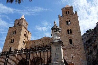 CEFALU e il suo Duomo in Sicilia. Fotografie di Giulio Azzarello &copy;2014.