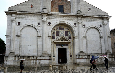 TEMPIO MALATESTIANO e SPIAGGIA di Rimini. Fotografie di Giulio Azzarello &copy;2016.