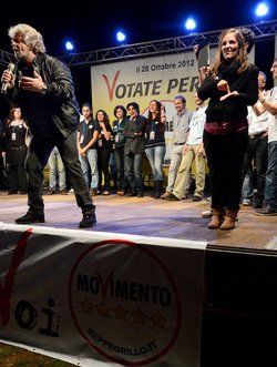 I COMIZI di BEPPE GRILLO in Sicilia a Palermo alcuni momenti. Fotografie di Giulio Azzarello &copy;2014.