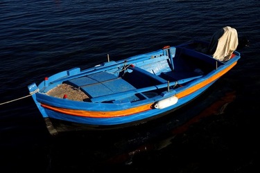 BARCHE. Fotografie di Giulio Azzarello ©2022. BARCHE. Fotografie di Giulio Azzarello ©2022.