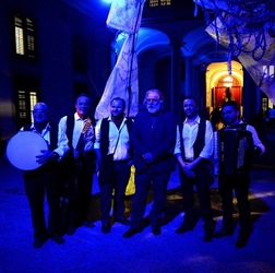 SERENATA fotografie di Giulio Azzarello ©2020. SERENATA fotografie di Giulio Azzarello ©2020.